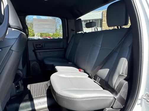 2025 RAM 2500 Tradesman Crew Cab 4x4 6'4' Box