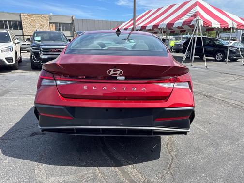 2025 Hyundai ELANTRA SEL