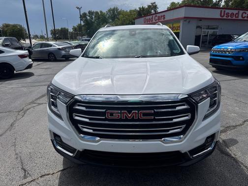 Summit White 2024 GMC Terrain SLT