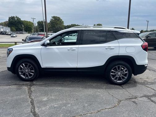Summit White 2024 GMC Terrain SLT