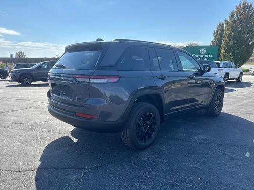 2025 Jeep Grand Cherokee Laredo
