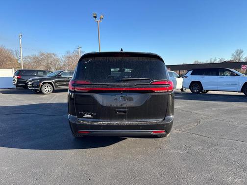 2026 Chrysler Pacifica L