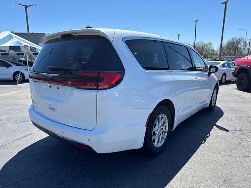 Bright White Clearcoat 2023 Chrysler Pacifica Touring L