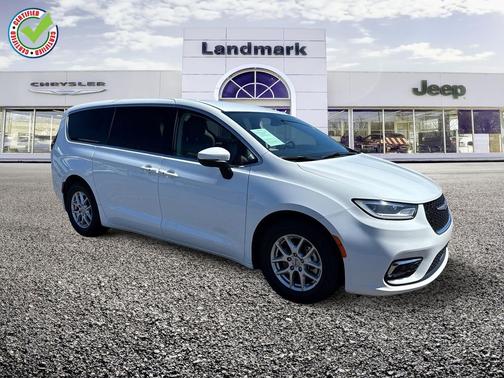 Bright White Clearcoat 2023 Chrysler Pacifica Touring L
