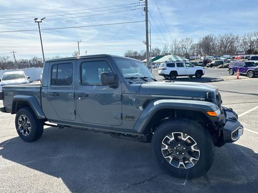 2026 Jeep Gladiator Sahara 4x4