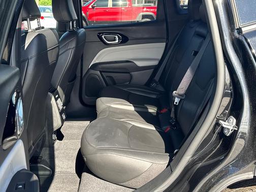 Diamond Black Crystal Pearlcoat 2025 Jeep Compass Limited