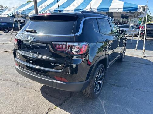 Diamond Black Crystal Pearlcoat 2025 Jeep Compass Limited