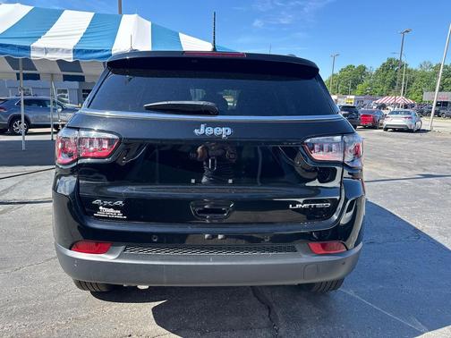 Diamond Black Crystal Pearlcoat 2025 Jeep Compass Limited