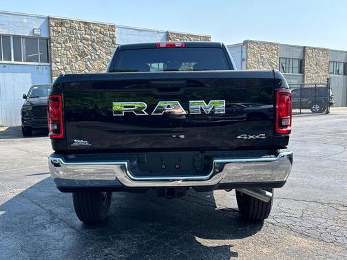 2025 RAM 2500 Tradesman Crew Cab 4x4 6'4' Box