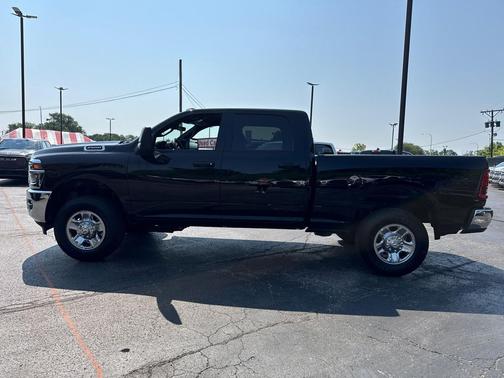 2025 RAM 2500 Tradesman Crew Cab 4x4 6'4' Box