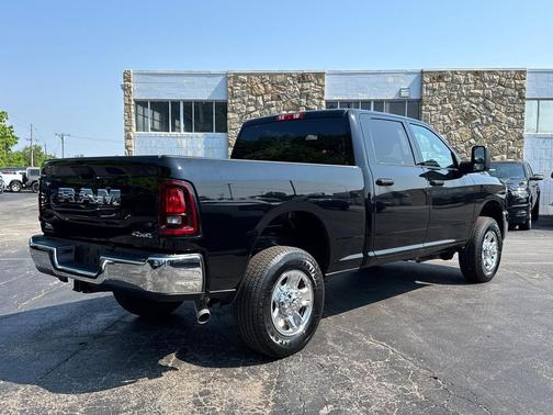 2025 RAM 2500 Tradesman Crew Cab 4x4 6'4' Box