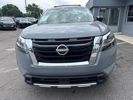 Solid Gray/Super Black 2023 Nissan Pathfinder Platinum 4WD