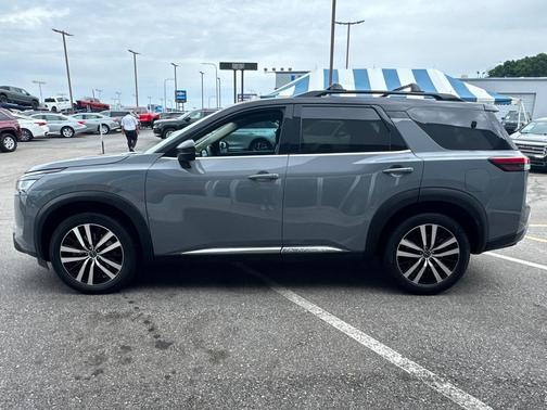 Solid Gray/Super Black 2023 Nissan Pathfinder Platinum 4WD