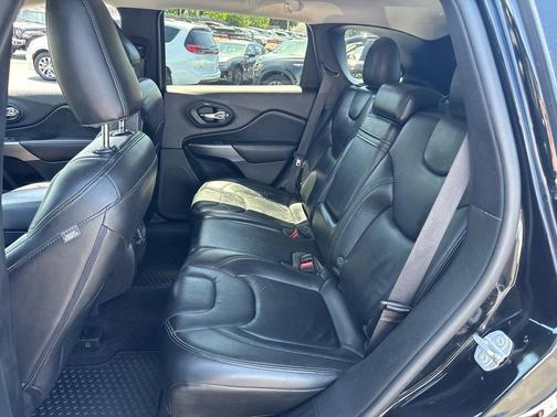 Diamond Black Crystal Pearlcoat 2019 Jeep Cherokee Latitude Plus
