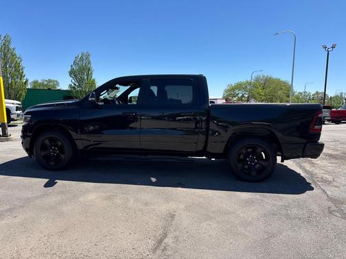 Diamond Black Crystal Pearlcoat 2021 RAM 1500 Big Horn/Lone Star