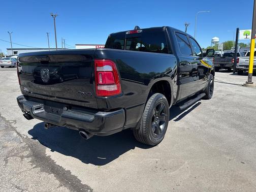 Diamond Black Crystal Pearlcoat 2021 RAM 1500 Big Horn/Lone Star