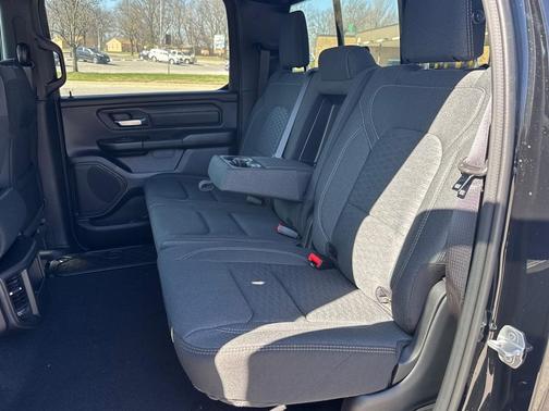 Diamond Black Crystal Pearlcoat 2026 RAM 1500 Warlock Crew Cab 4x4 5'7' Box