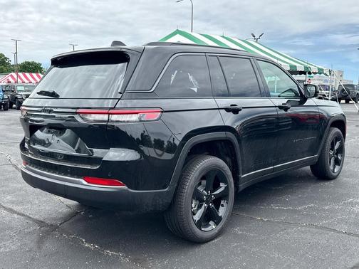 Diamond Black Crystal Pearlcoat 2026 Jeep Grand Cherokee Limited