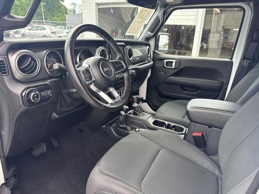Bright White Clearcoat 2021 Jeep Gladiator Overland