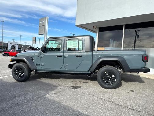 2026 Jeep Gladiator Sport