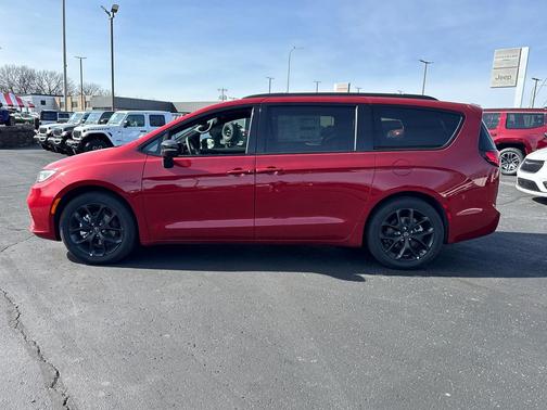 2026 Chrysler Pacifica L