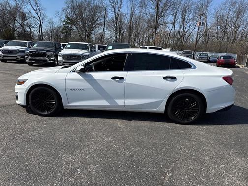2022 Chevrolet Malibu FWD LT