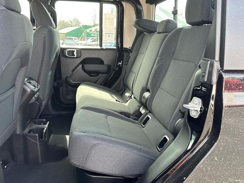 2026 Jeep Gladiator Sport