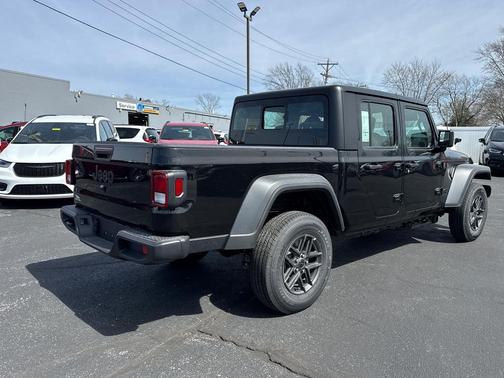 2026 Jeep Gladiator Sport