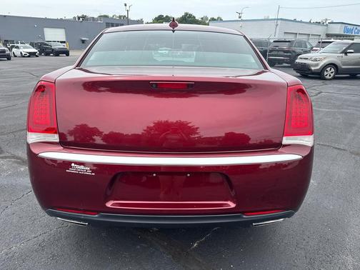 2020 Chrysler 300 Touring