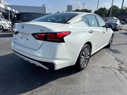 Pearl White Tricoat 2023 Nissan Altima 2.5 SV