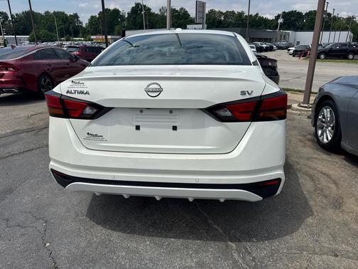 Pearl White Tricoat 2023 Nissan Altima 2.5 SV