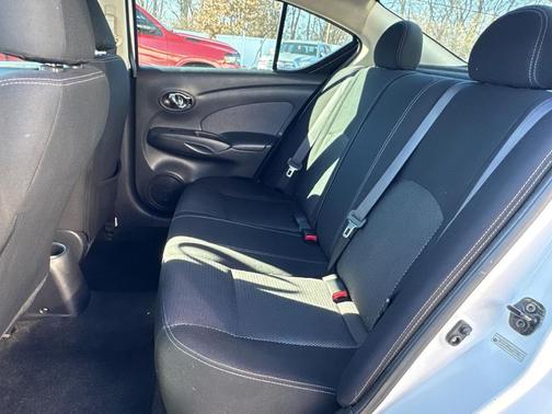 2016 Nissan Versa 1.6 SV