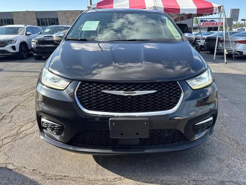 Brilliant Black Crystal Pearlcoat 2021 Chrysler Pacifica Limited