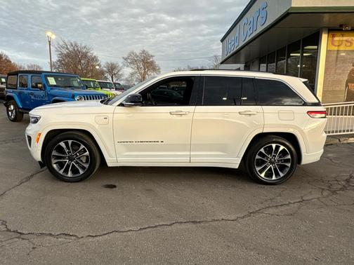 2022 Jeep Grand Cherokee 4xe Overland