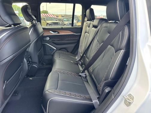2026 Jeep Grand Cherokee Summit