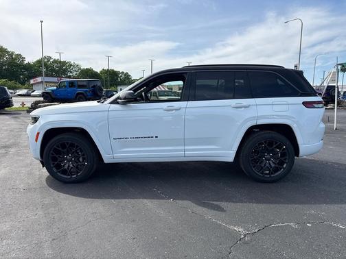 2026 Jeep Grand Cherokee Summit