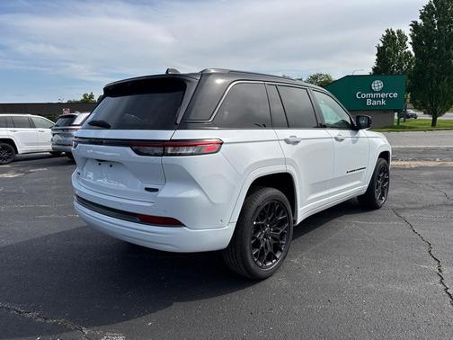 2026 Jeep Grand Cherokee Summit