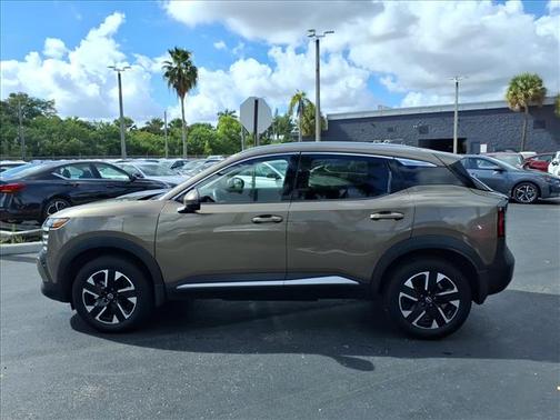 2025 Nissan Kicks SR