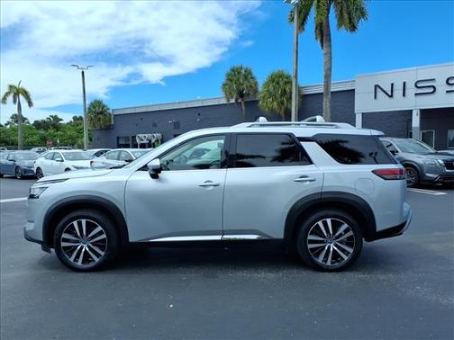 2023 Nissan Pathfinder Platinum