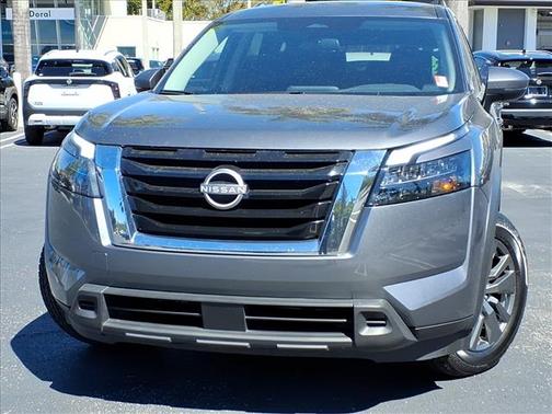 2024 Nissan Pathfinder SV