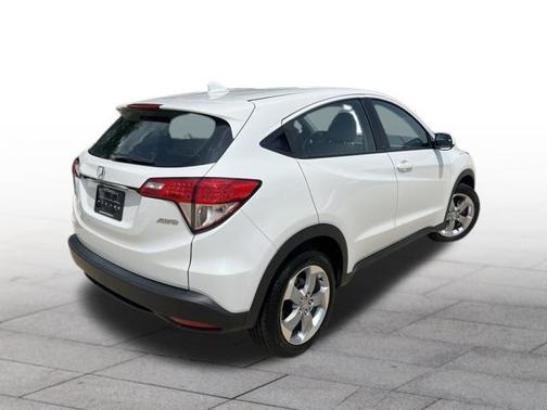 Platinum White Pearl 2021 Honda HR-V LX