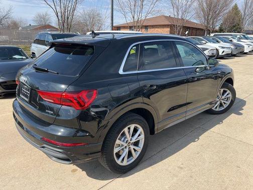 2024 Audi Q3 Premium 45 TFSI S line quattro Tiptronic