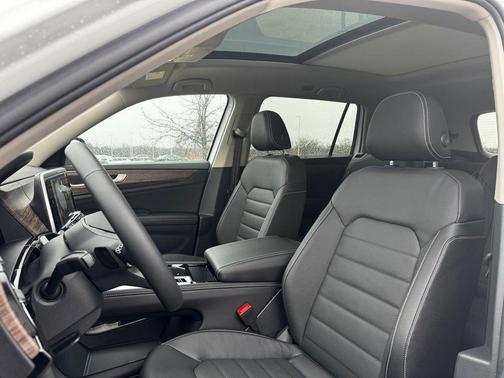 Opal White 2025 Volkswagen Atlas 2.0T SEL