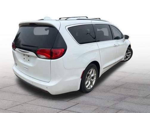 2018 Chrysler Pacifica Touring-L