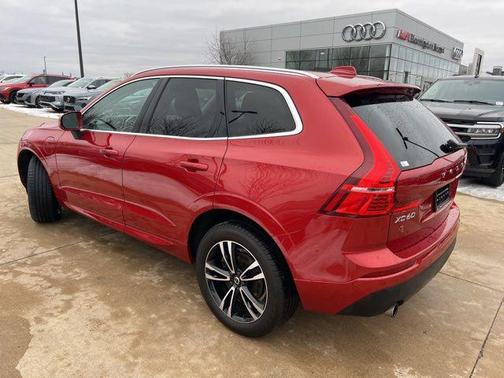 2020 Volvo XC60 Recharge Plug-In Hybrid T8 Momentum