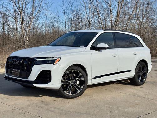 Glacier White 2026 Audi Q7 quattro SUV