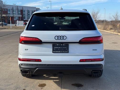 Glacier White 2026 Audi Q7 quattro