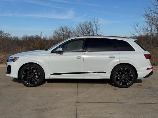 Glacier White 2026 Audi Q7 quattro