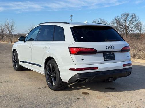 Glacier White 2026 Audi Q7 quattro