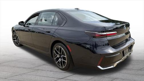2025 BMW 740 i xDrive